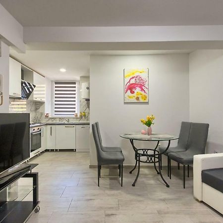 Old Town Apartments In City Center Pula Exterior foto